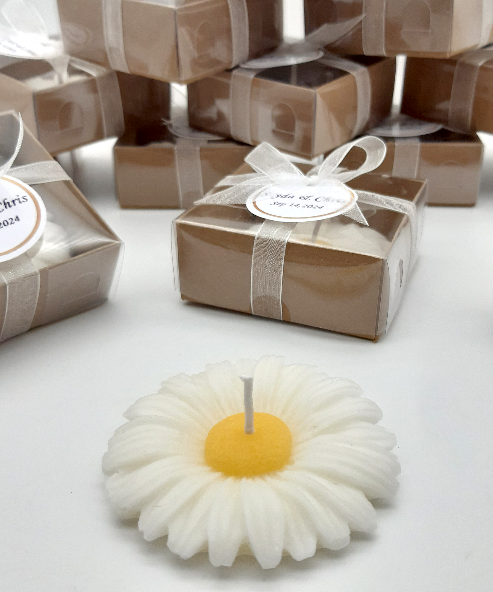 cadeau mariage invité bougie personnalisée,  marguerite bougie remerciement Idée petit cadeau