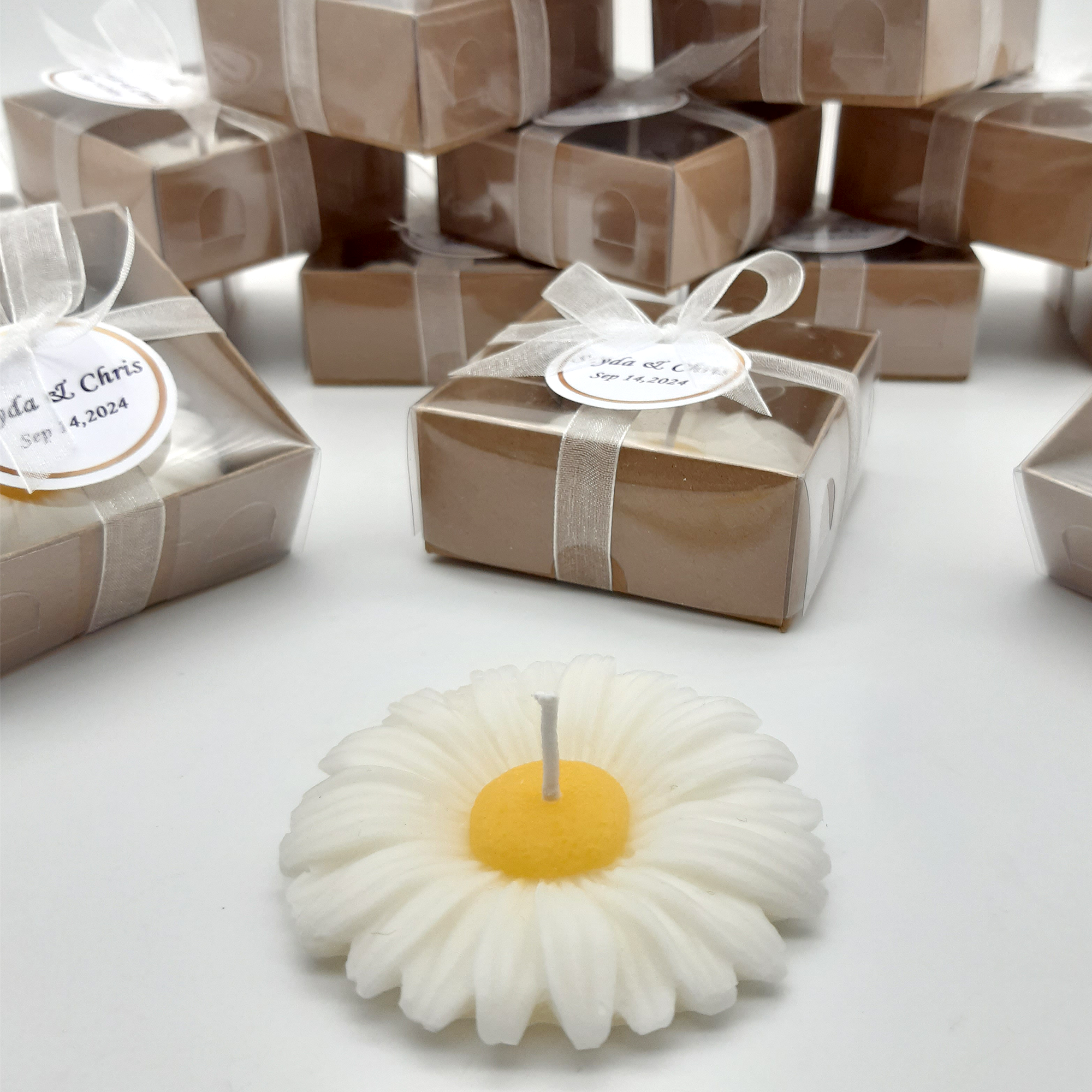cadeau mariage invité bougie personnalisée,  marguerite bougie remerciement Idée petit cadeau