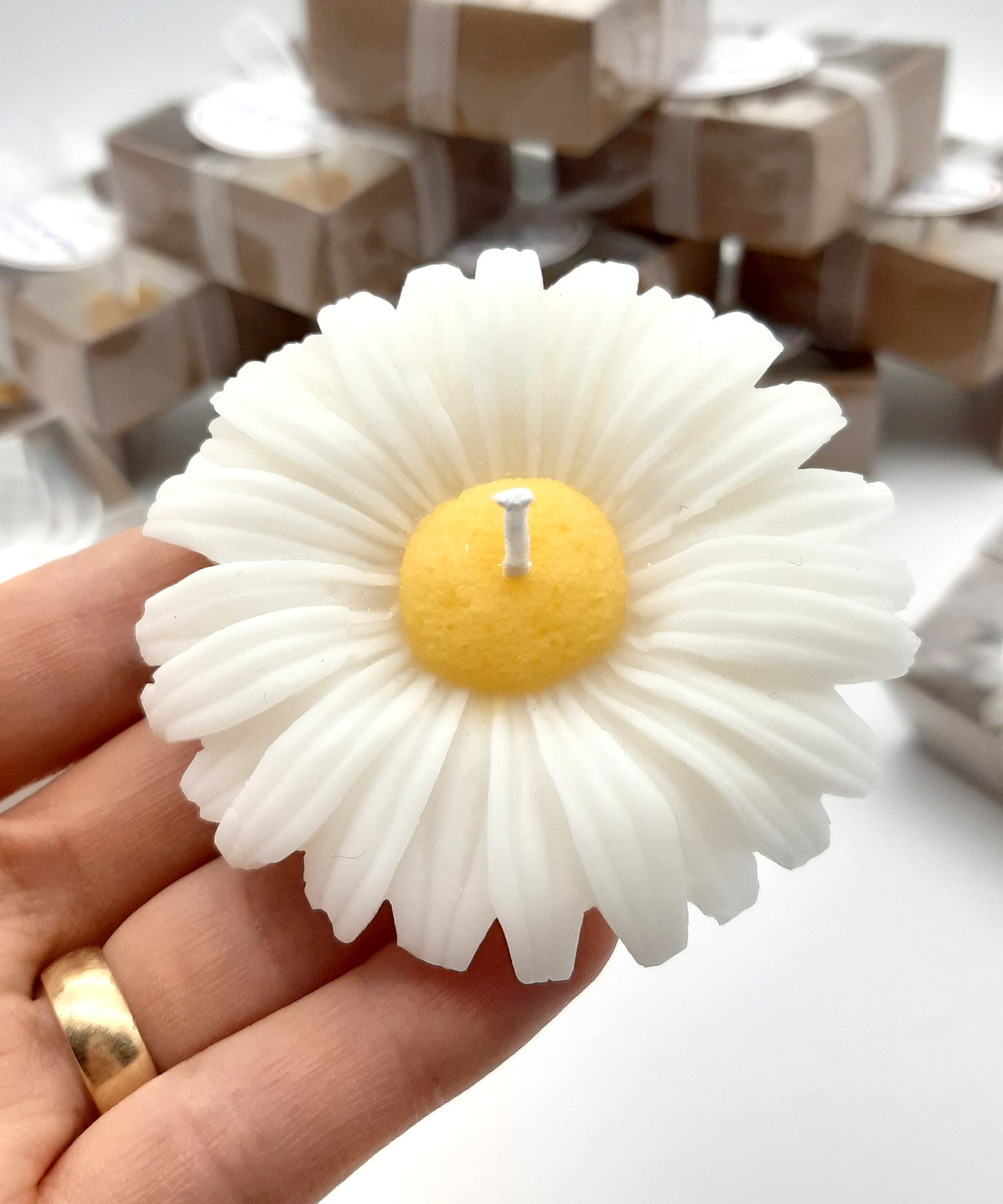 cadeau mariage invité bougie personnalisée,  marguerite bougie remerciement Idée petit cadeau