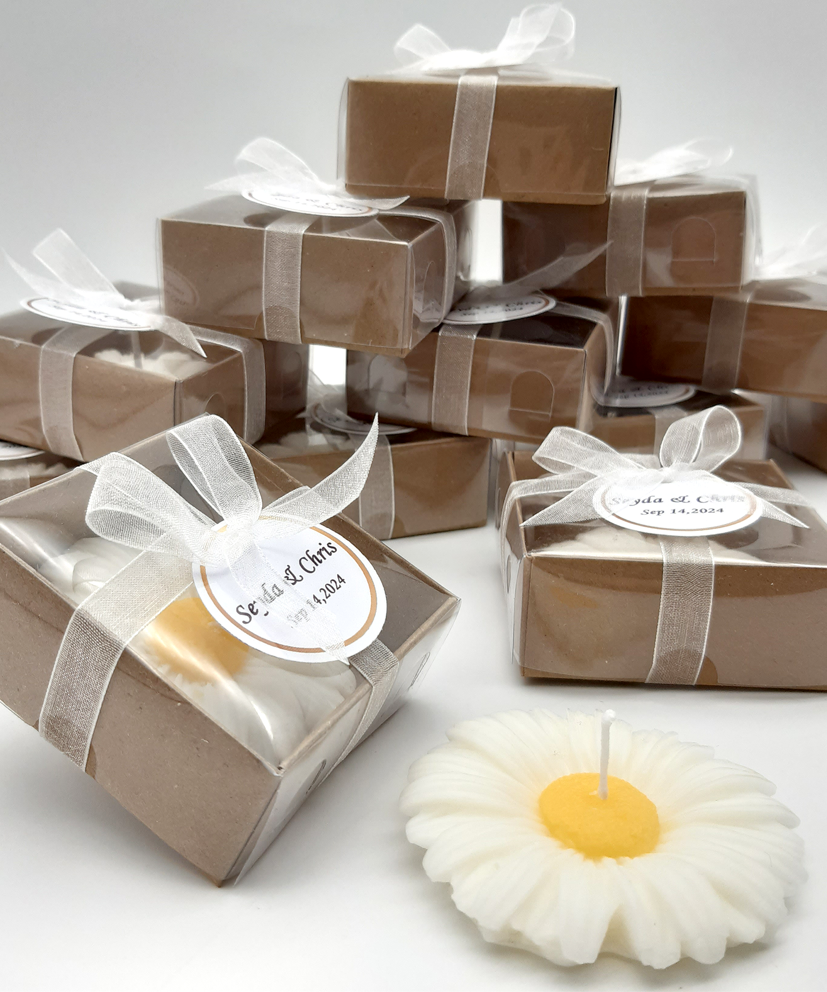 cadeau mariage invité bougie personnalisée,  marguerite bougie remerciement Idée petit cadeau