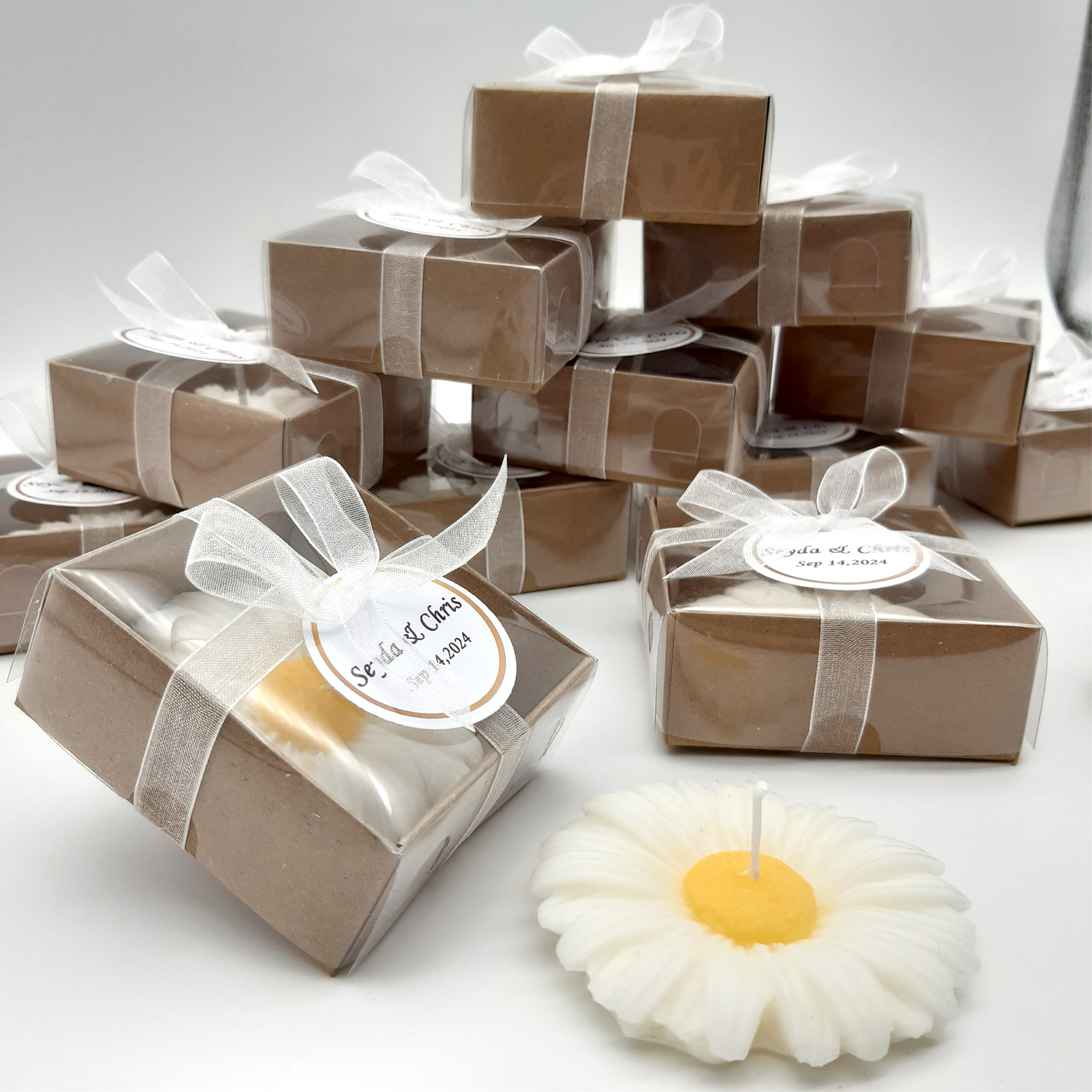 cadeau mariage invité bougie personnalisée,  marguerite bougie remerciement Idée petit cadeau